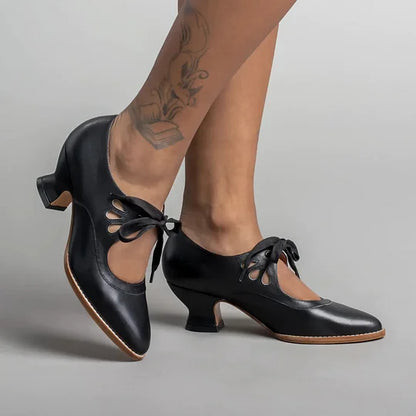 Chaussures en cuir orthopédique avec des talons hauts