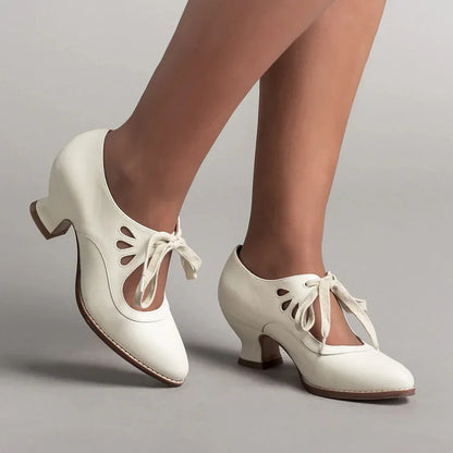 Chaussures en cuir orthopédique avec des talons hauts