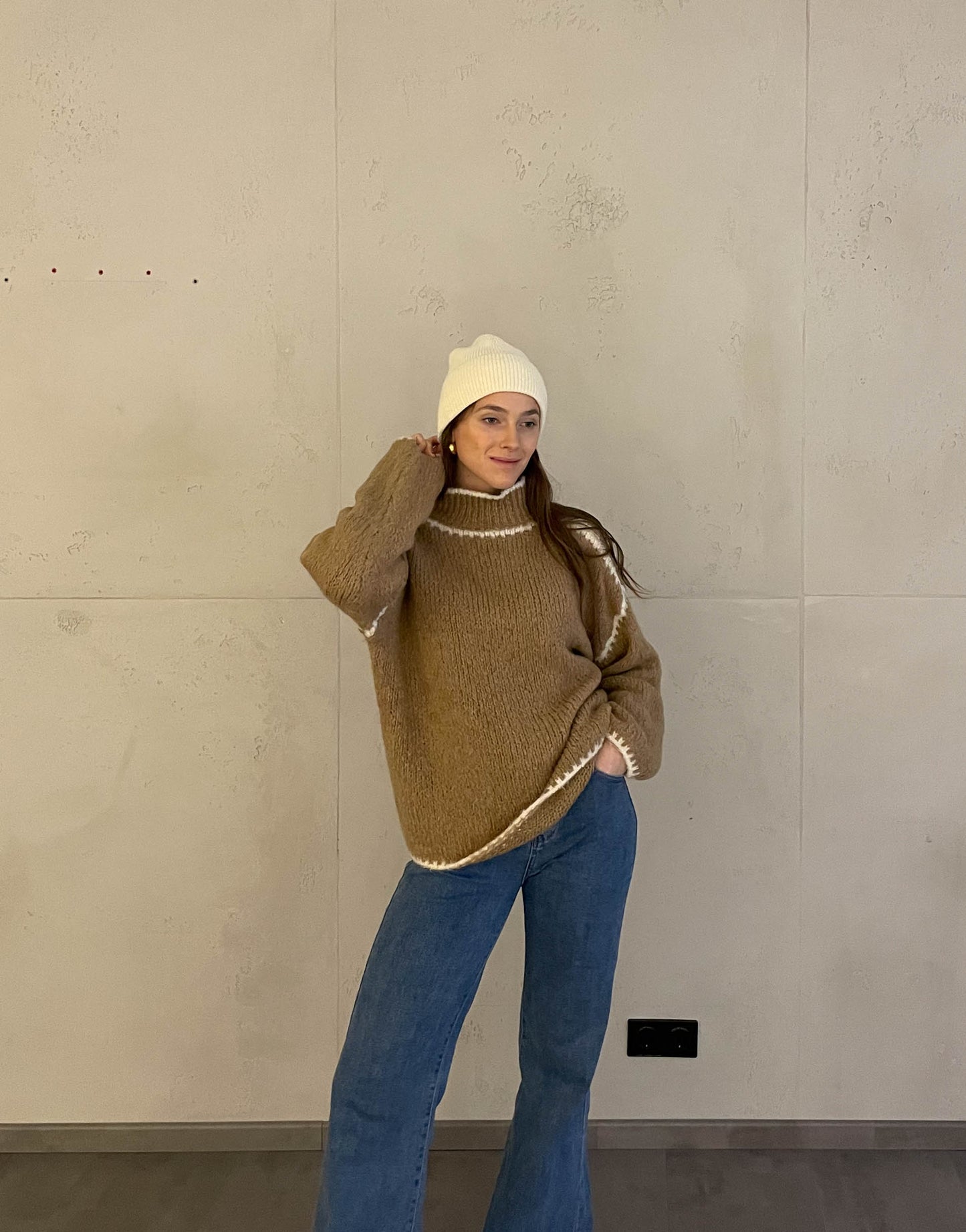 Pull avec une couture contrôlée par couleur