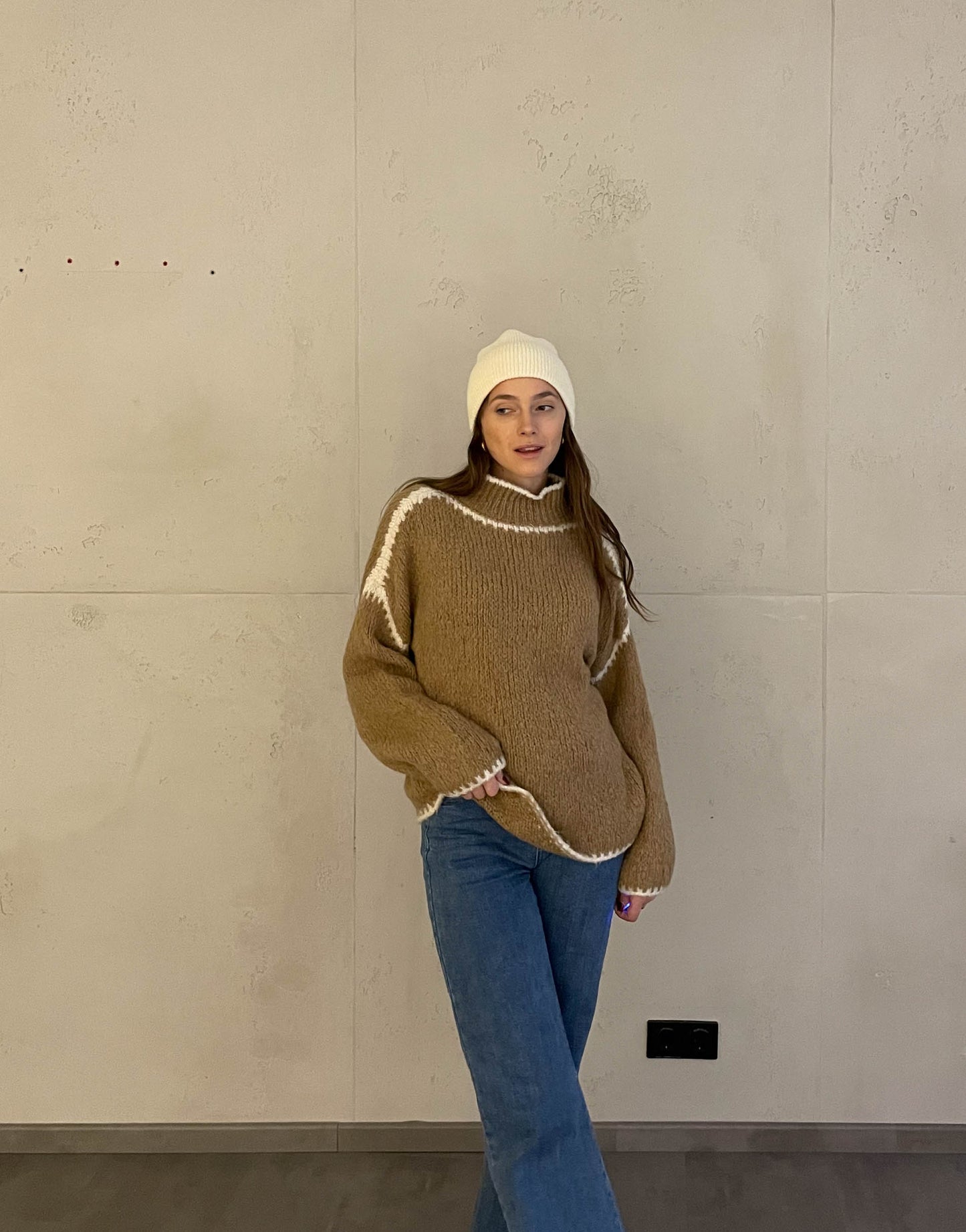 Pull avec une couture contrôlée par couleur