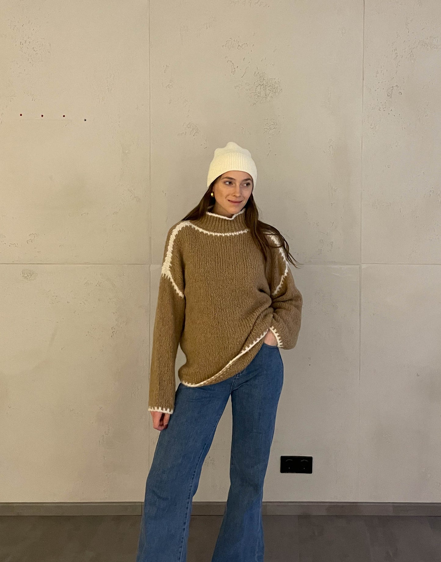 Pull avec une couture contrôlée par couleur