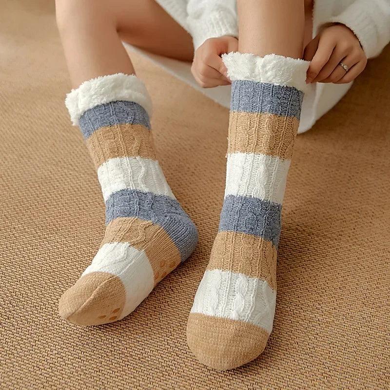 Chaussettes en peluche intérieures non glissées pour les femmes