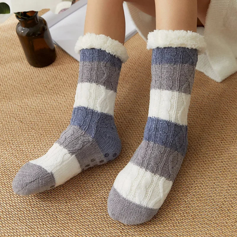 Chaussettes en peluche intérieures non glissées pour les femmes