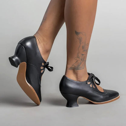 Chaussures en cuir orthopédique avec des talons hauts