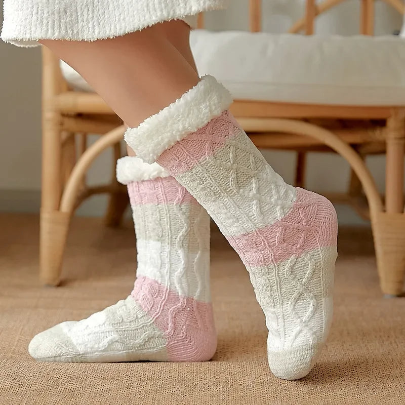 Chaussettes en peluche intérieures non glissées pour les femmes